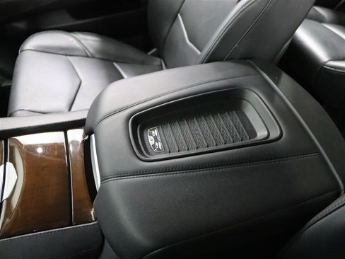 Used 2019 Cadillac Escalade Luxury image 34