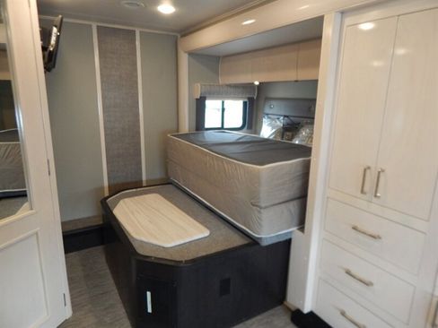 Used 2020 Mercedes-Benz Sprinter 3500 image 38