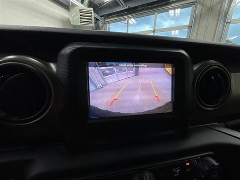 Used 2019 Jeep Wrangler Unlimited Sport S AWD/4WD image 18