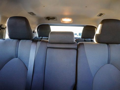 Used 2024 Toyota Highlander LE image 27