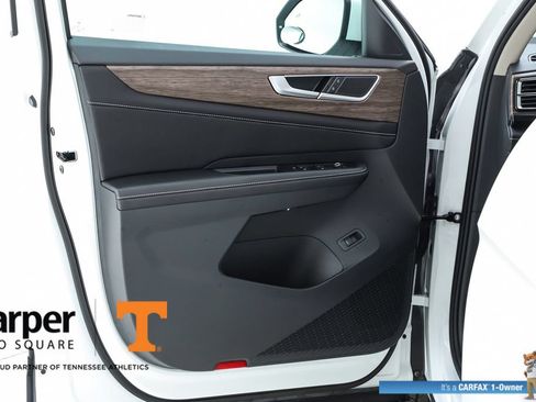 Used 2025 Volkswagen Atlas SEL AWD/4WD image 18