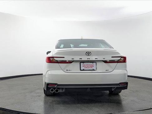 Used 2025 Toyota Camry SE FWD image 7