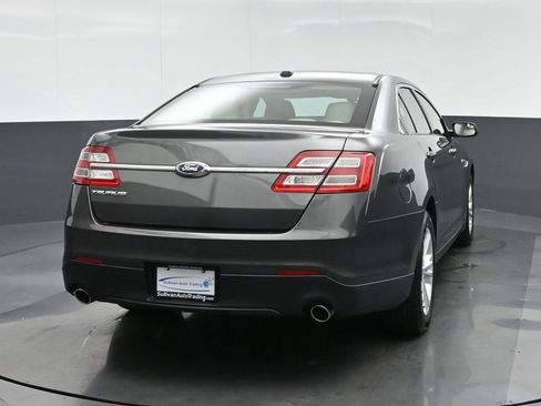 Used 2017 Ford Taurus SE image 6