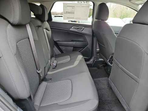 Used 2025 Kia Sportage LX image 17