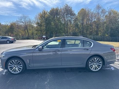 Used 2022 BMW 750i xDrive 750i xDrive w/ Luxury Rear Seating Package image 2