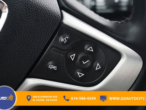 Used 2023 GMC Terrain SLT image 23