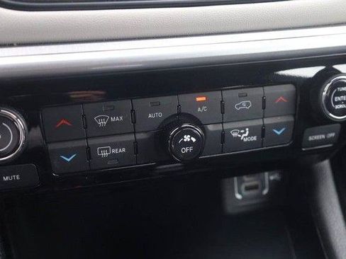 Used 2025 Jeep Compass Limited AWD/4WD image 16