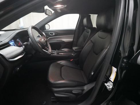 Used 2024 Jeep Compass Latitude AWD/4WD image 7