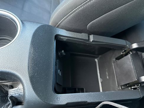 Used 2018 Ford Mustang Coupe image 31