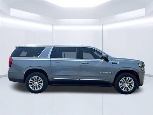 Used 2022 GMC Yukon XL SLT w/ SLT Luxury Package AWD/4WD image 7
