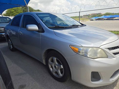 Used 2013 Toyota Corolla L FWD image 2