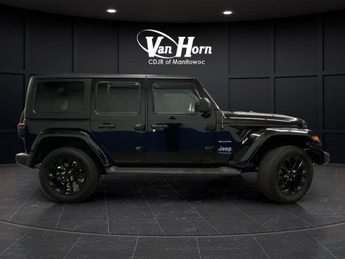 Used 2022 Jeep Wrangler Unlimited Sahara w/ Cold Weather Group AWD/4WD image 7