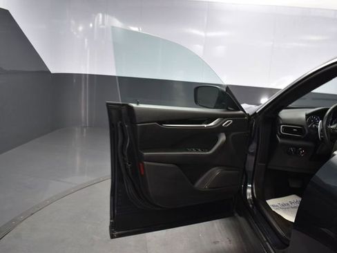 Used 2023 Maserati Levante Modena image 9