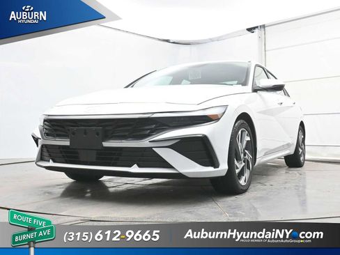 New 2025 Hyundai Elantra Limited FWD image 22