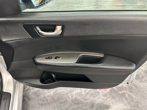 Used 2019 Kia Optima LX image 12