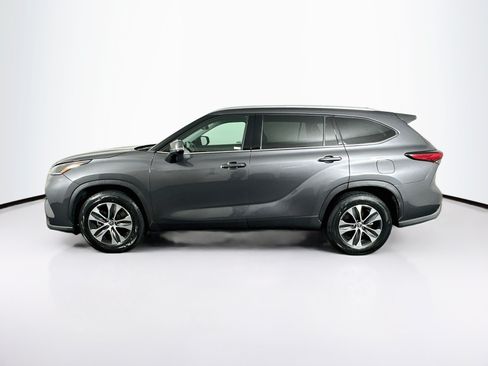 Used 2021 Toyota Highlander XLE FWD image 4