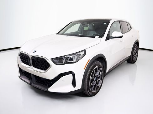 Used 2026 BMW X2 xDrive28i AWD/4WD image 3