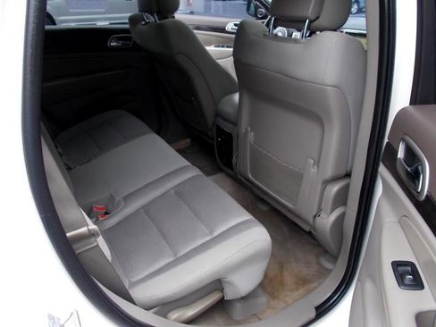 Used 2012 Jeep Grand Cherokee Laredo w/ Laredo E Group image 25