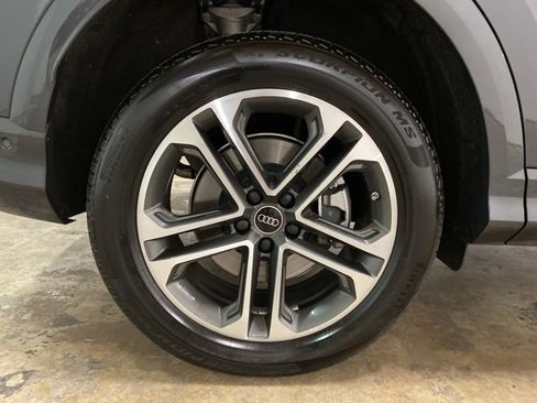 Used 2025 Audi Q5 Premium w/ Convenience Package image 29