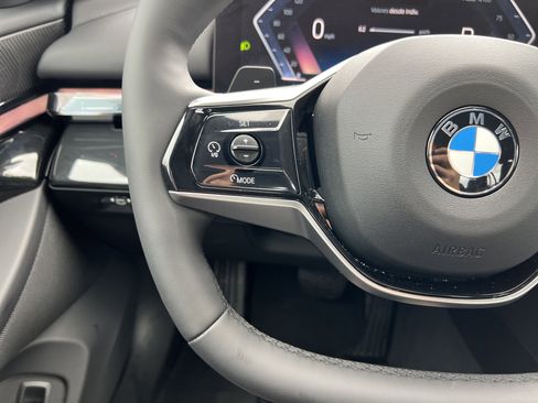 Used 2025 BMW 540i xDrive w/ Premium Package image 19