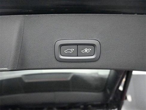 Used 2025 Volvo XC40 B5 Ultra image 26