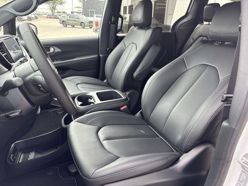 New 2026 Chrysler Pacifica Select image 22