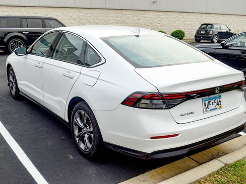 Certified 2023 Honda Accord EX image 7