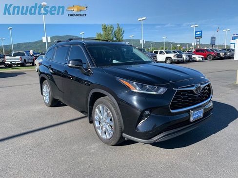 Used 2023 Toyota Highlander Limited AWD/4WD image 1