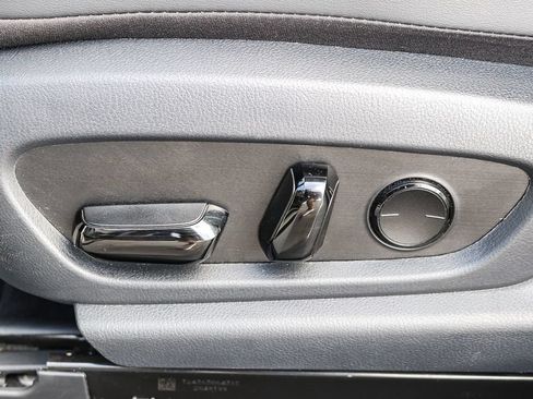 Used 2025 Lexus ES 300h w/ Premium Package FWD image 21