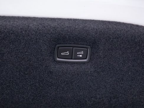 Used 2021 Porsche Taycan 4S image 32