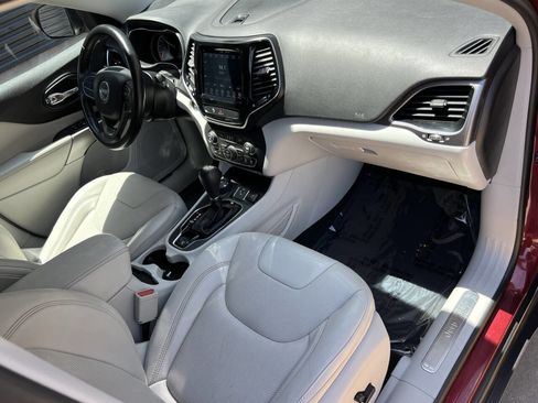 Used 2019 Jeep Cherokee Limited image 21