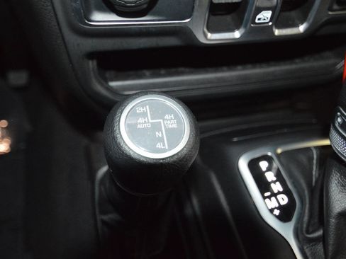 Used 2025 Jeep Wrangler Unlimited Sahara image 38