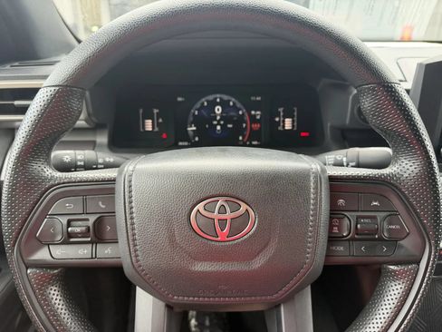 Used 2025 Toyota Tacoma SR5 AWD/4WD image 16