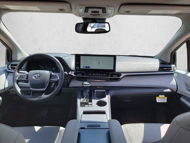 Used 2026 Toyota Sienna XLE FWD image 15