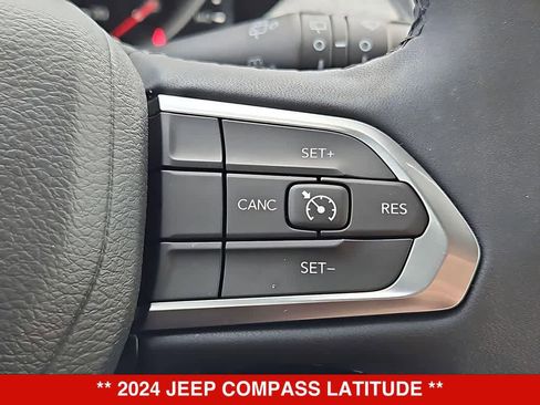 Used 2024 Jeep Compass Latitude AWD/4WD image 25
