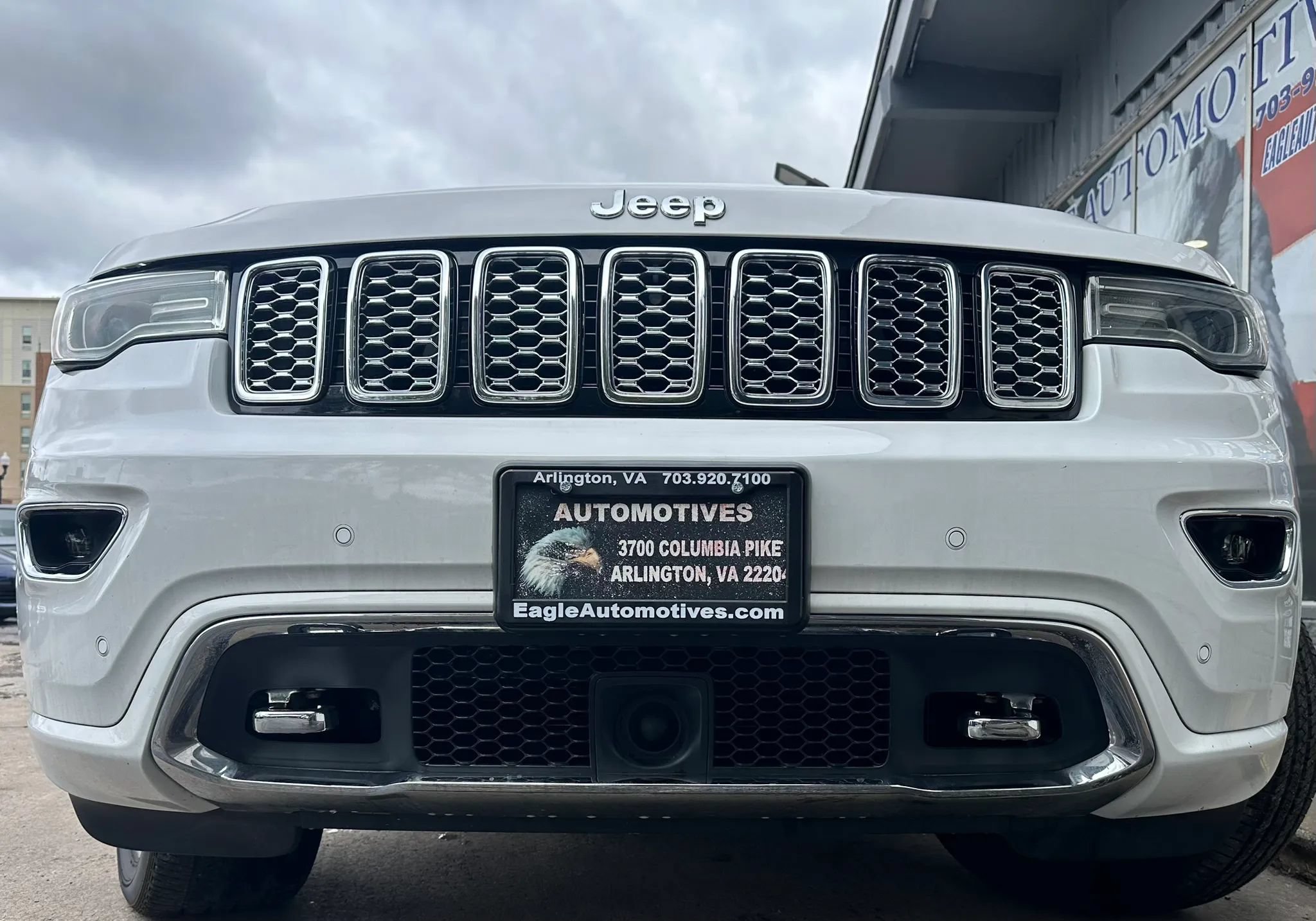 Used 2019 Jeep Grand Cherokee Overland AWD/4WD image 8