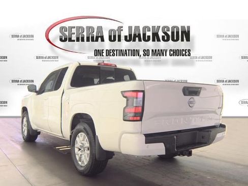 Used 2024 Nissan Frontier SV w/ SV Convenience Package image 9