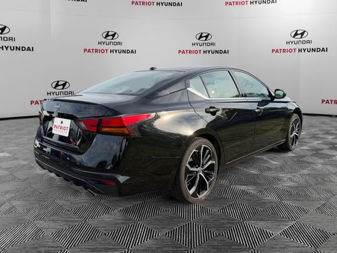 Used 2024 Nissan Altima 2.5 SR w/ SR Premium Package FWD image 3