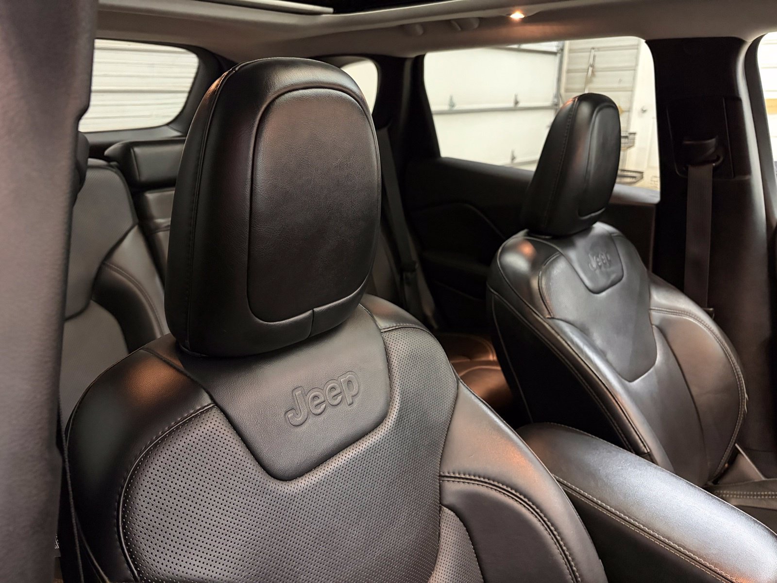 Used 2019 Jeep Cherokee Limited AWD/4WD image 27