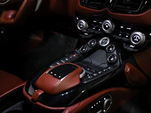 Used 2020 Aston Martin V8 Vantage Coupe image 29