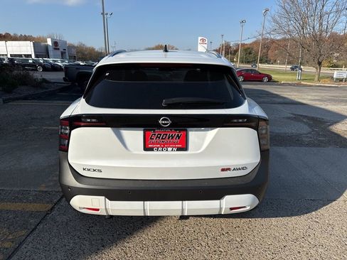 New 2026 Nissan Kicks SR w/ SR Premium Package image 5