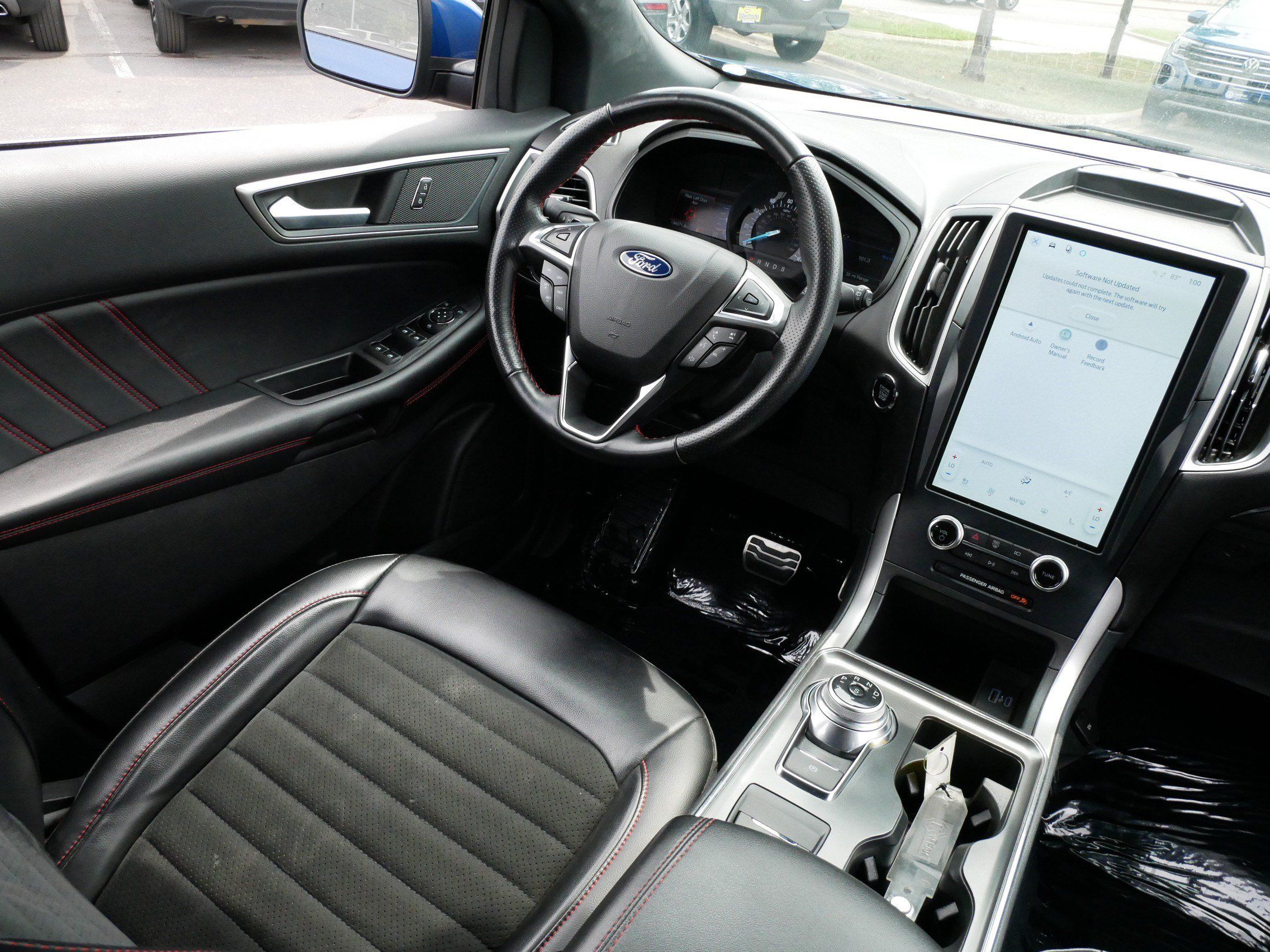 Used 2024 Ford Edge ST-Line w/ Class II Trailer Tow Package AWD/4WD image 9