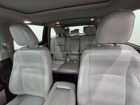 Used 2016 Toyota Highlander XLE FWD image 12
