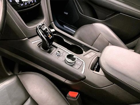 Used 2022 Cadillac XT5 Premium Luxury image 15