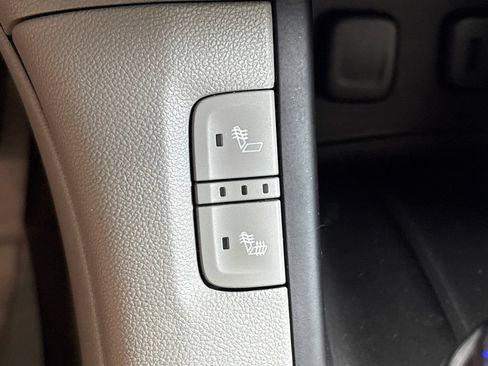 Used 2017 GMC Acadia SLE FWD image 29