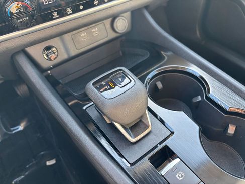 Used 2025 Nissan Rogue SV image 44