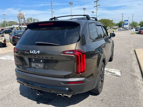 Used 2022 Kia Telluride EX w/ EX Premium Package image 4