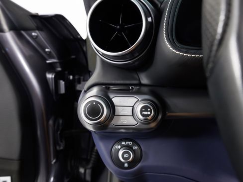 Used 2021 Ferrari 812 GTS RWD image 33