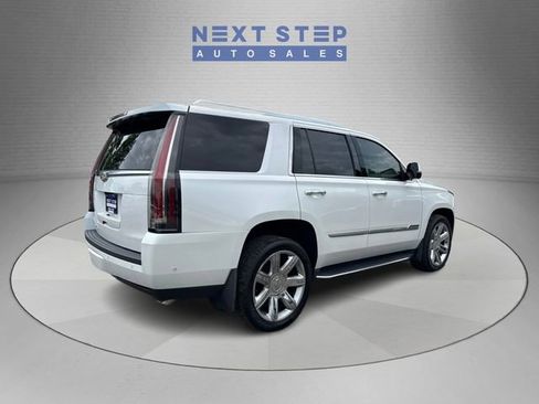 Used 2019 Cadillac Escalade Luxury AWD/4WD image 8