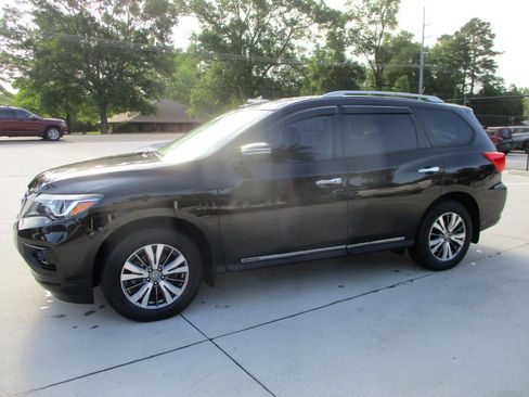 Used 2018 Nissan Pathfinder S image 26